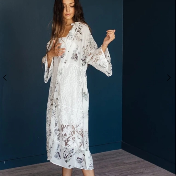 White Floral Sheer Lace Kimono - Picture 2 of 5